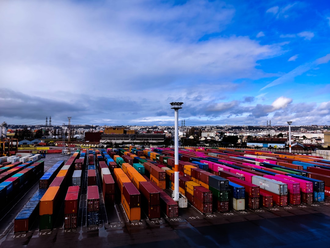 Active Buyers & Trade Lane Intelligence