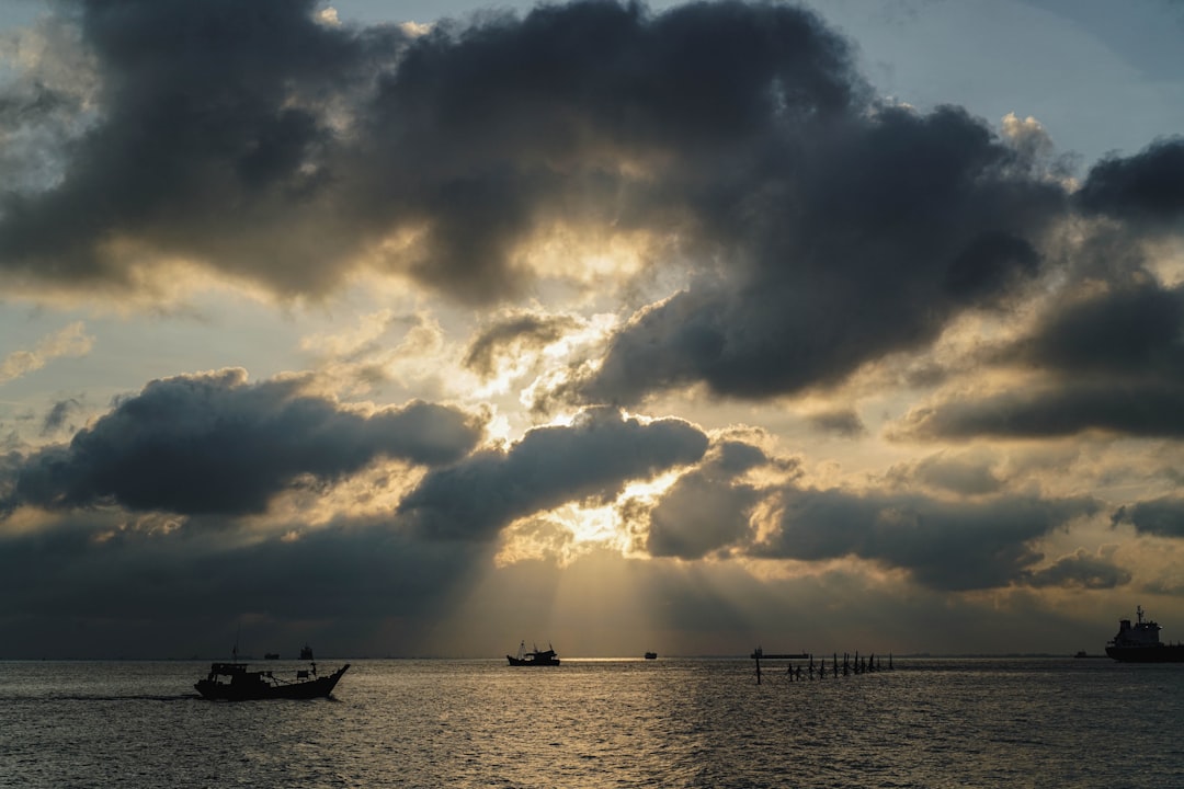 Active Buyers & Maritime Trade Flows